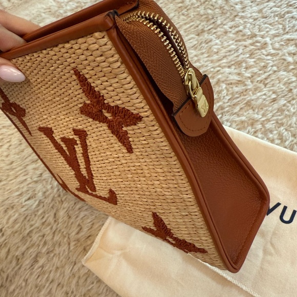 Louis Vuitton raffia clutch - Picture 5 of 9